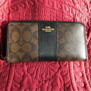 Coach wallet, accordion zip, signature brown & black 4 x 8